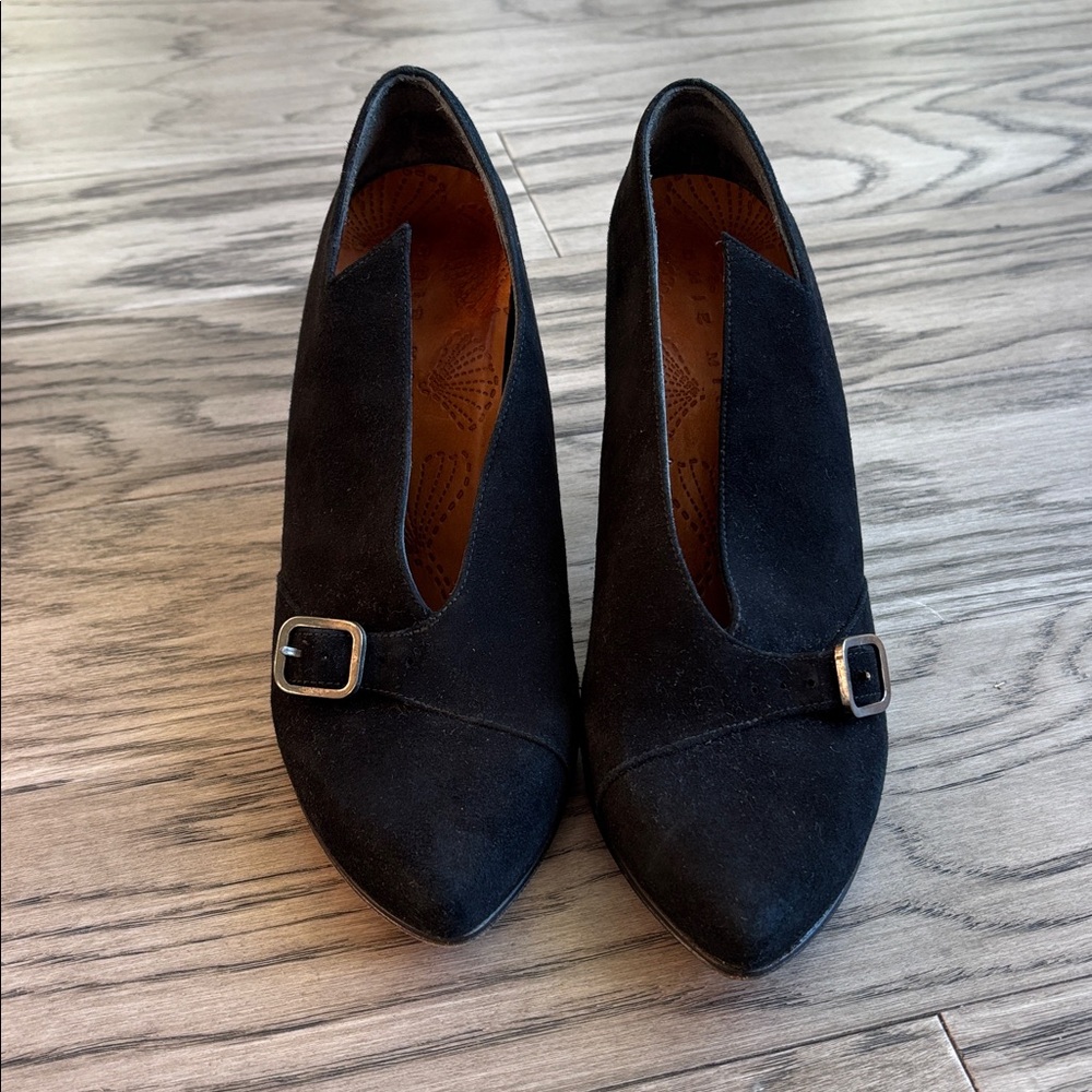 Chie Mihara Black Suede Buckle Heels size 39, US8